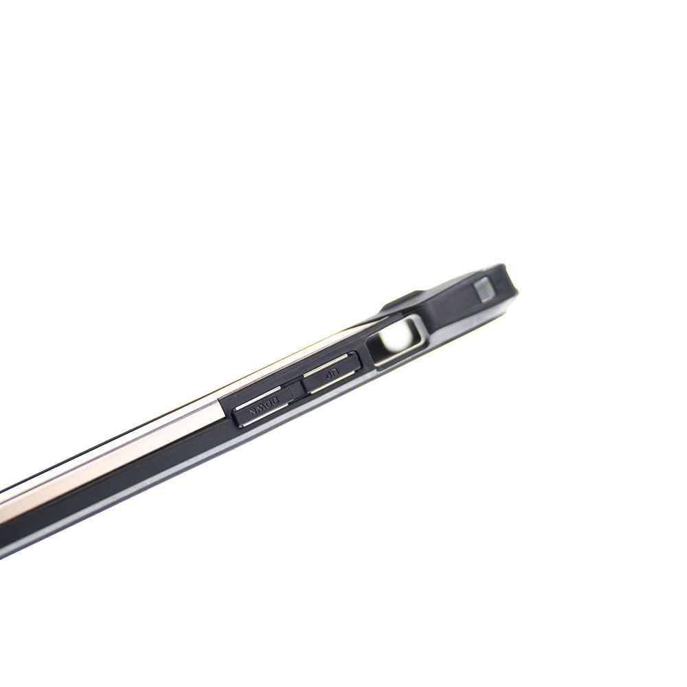 Estuche clasico el rey impact 10 metros de proteccion apple iphone 13 pro max color negro / dorado