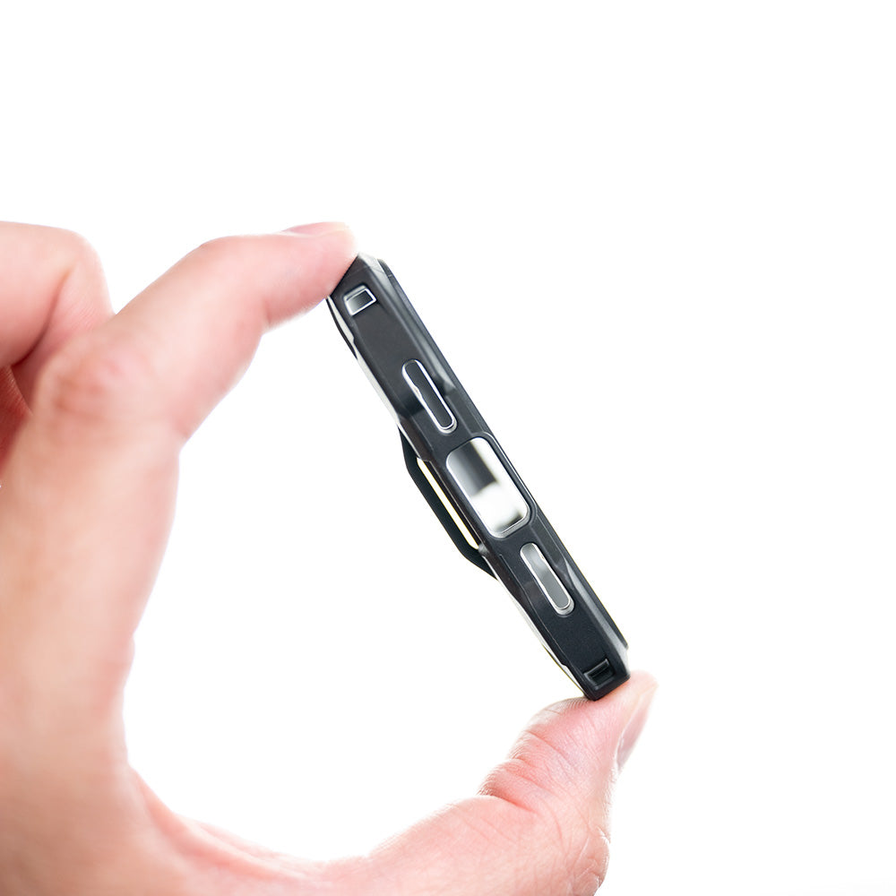 Estuche clasico el rey impact 10 metros de proteccion apple iphone 13 pro max color negro / dorado