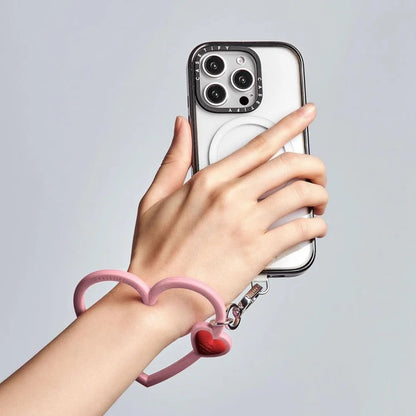 Accesorio Casetify strap de mano corazon rosado