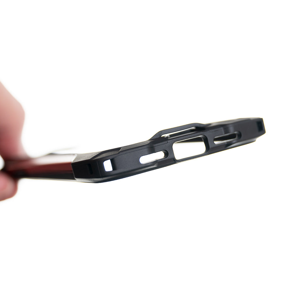 Estuche clasico el rey impact 10 metros de proteccion apple iphone 13 pro max color negro / rojo